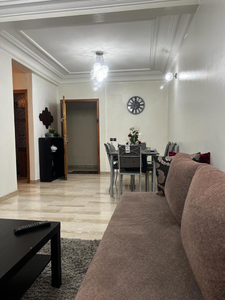 Apartment Chic &
